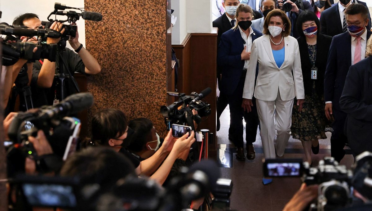 Çin Dışişleri Bakanı Vang Pelosi'nin ziyaretini kınadı: Barışın en büyük yok edicisi