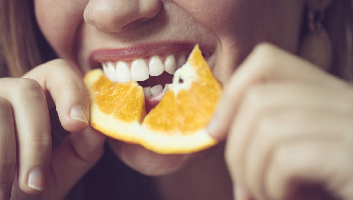 Portakalı böyle yemek vücutta zehre dönüşüyor! C vitamini deposu ama bu zararını bilen yok Portakalı böyle yemek vücutta zehre dönüşüyor! C vitamini deposu ama bu zararını bilen yok