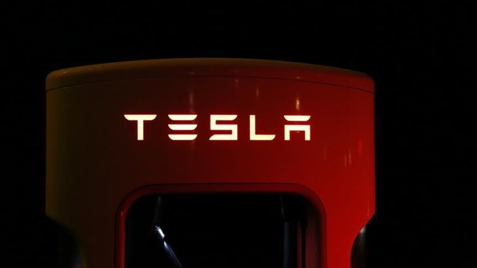 Tesla'dan ikinci çeyrekte 1,1 milyar dolarlık rekor kar - 1