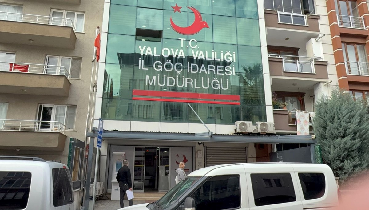 Yalova İl Göç İdaresi'ne operasyon: 8 gözaltı Yalova İl Göç İdaresi'ne operasyon: 8 gözaltı