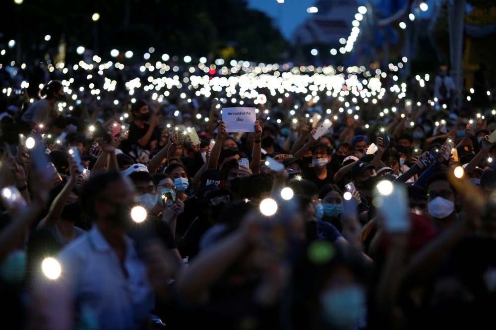Tayland'da öğrenciler bir aydır sokakta: Açlık Oyunları işareti - 10