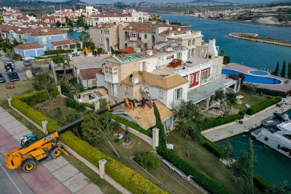 İzmir Çeşme'de hortumun geride bıraktığı hasar için çalışmalar sürüyor - 27
