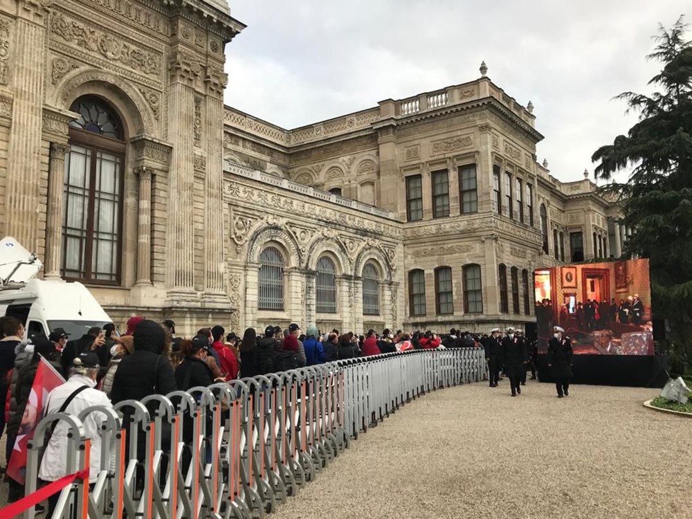 Vatandaşlar, Dolmabahçe Sarayı'nda Atatürk'ü andı - 2