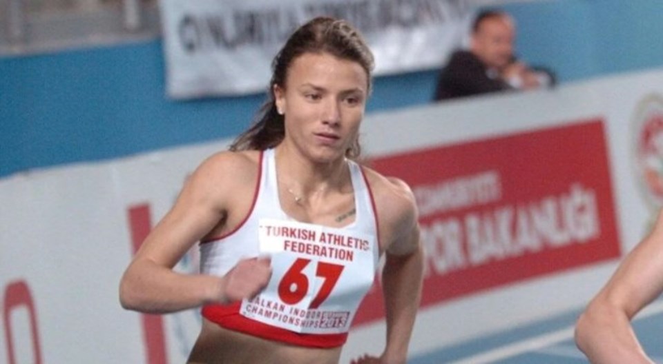 Elif Yıldırım Gören, 2012 Yaz Olimpiyatları'ndaki 4 × 400m bayrak yarışı etkinliğine katılan en genç milli atletizm takımı üyesi olmuştur.