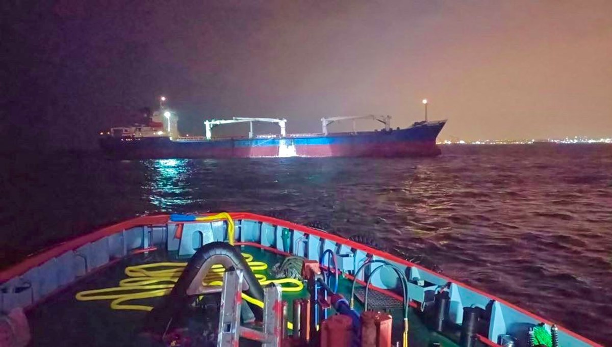 Kadıköy açıklarında yük gemisi arızalandı Kadıköy açıklarında yük gemisi arızalandı