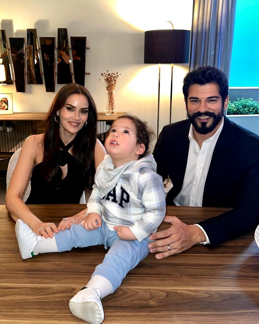 Kerem Özçivit'ten annesi Fahriye Evcen'e poz - 2