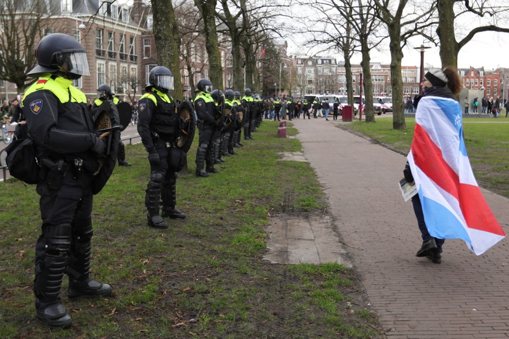 Hollanda'da Covid-19 önlemleri protestosu - 8