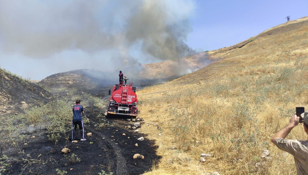 Diyarbakır'da anız yangını: 9 saatte söndürüldü, 12 bin dönüm arazi zarar gördü