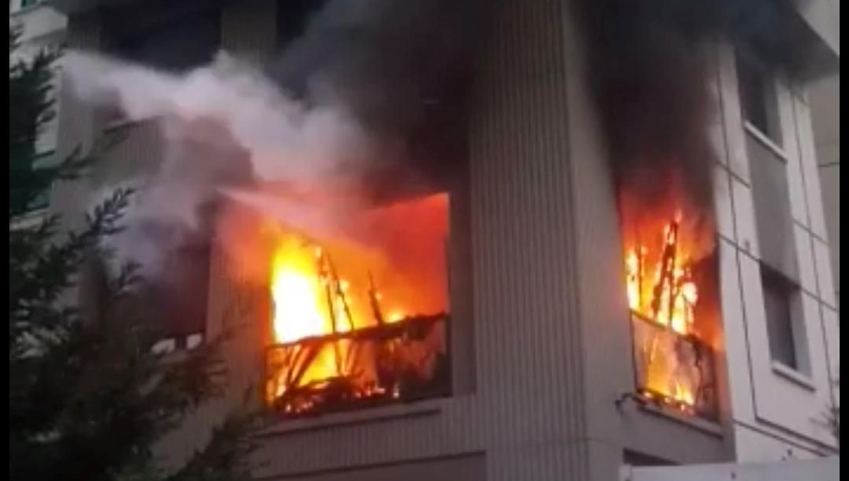 Kadıköy'de dairede yangın: 1 kişi hayatını kaybetti