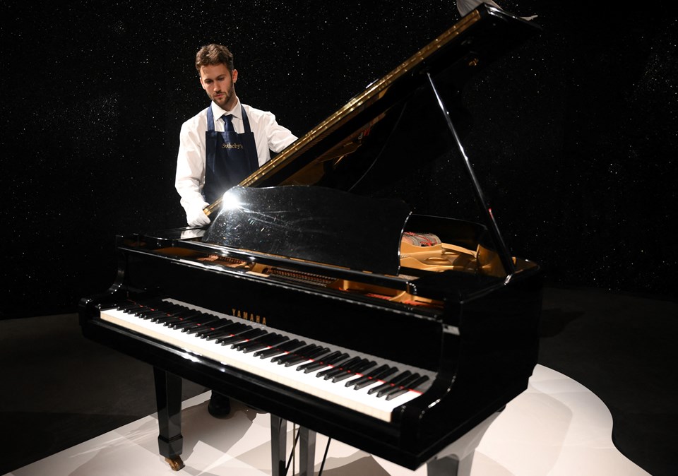 Freddie Mercury'nin piyanosu açık artırmada 2 milyon doların üzerinde alıcı buldu - 1