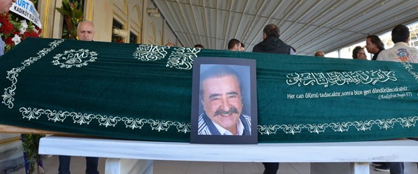 Ünlü oyuncu Yıldırım Öcek son yolculuğuna uğurlandı