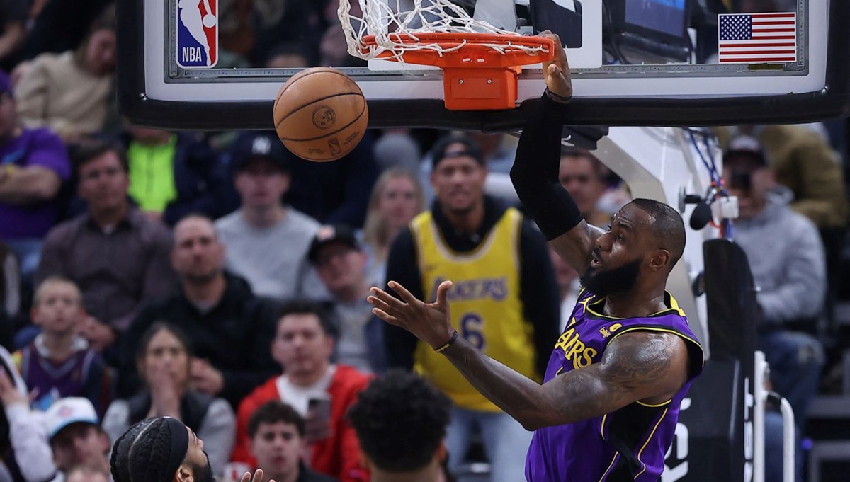 NBA'de uzatmaya giden maçı Lakers LeBron'un basketiyle kazandı