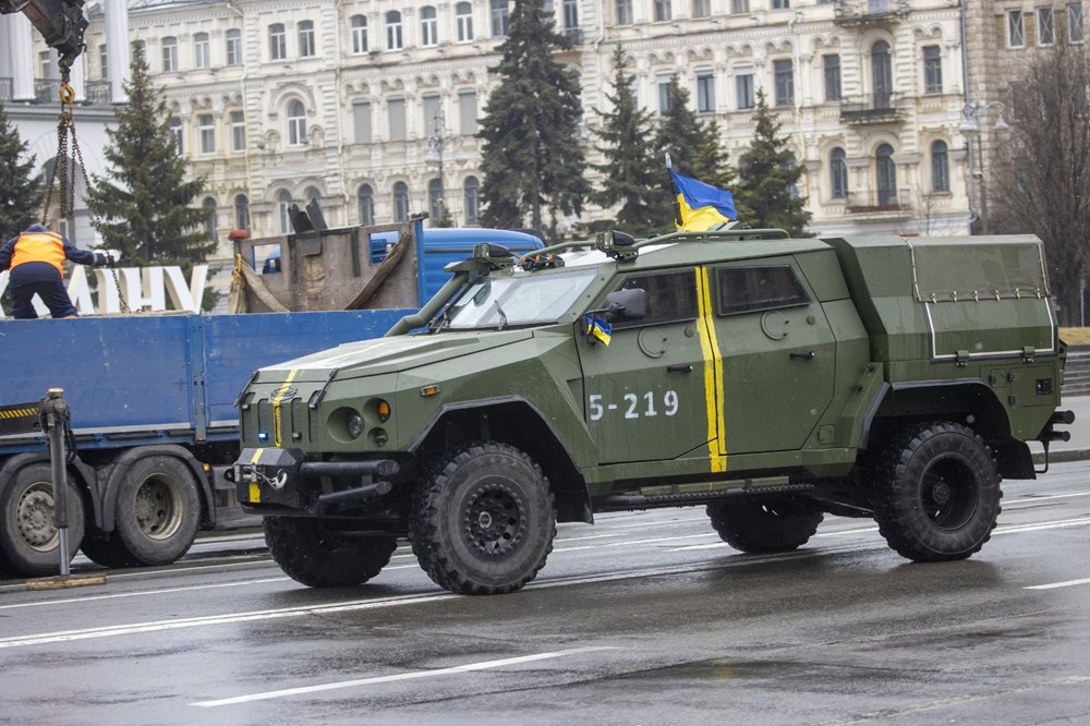 Rusya'nın saldırısı altındaki Kiev'de son durum: Tanklar barikatlarla engellenmeye çalışılıyor - 8