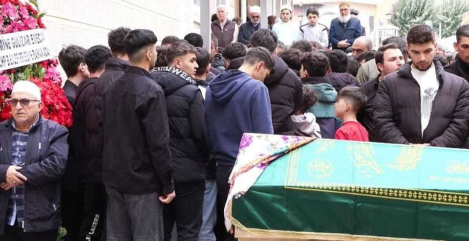 Bahçelievler'de aile katliamı: İrem Falay'ın öğrencileri tabuta sırtlarını döndü - 1