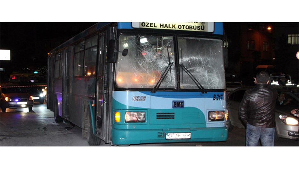 İstanbul'da belediye otobüsüne molotof
