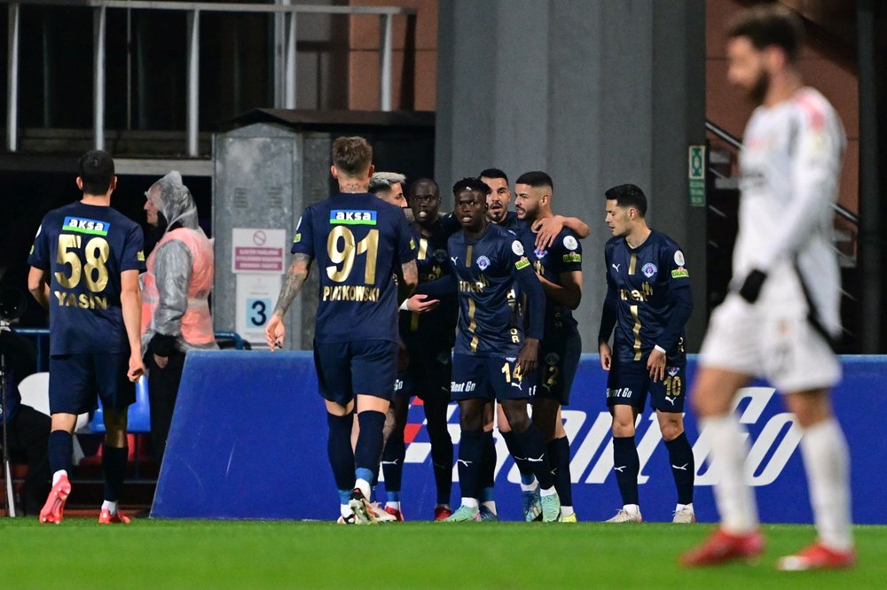 Kasımpaşa ile Beşiktaş puanları paylaştı: Bir kırmızı kart bir sakatlık 76