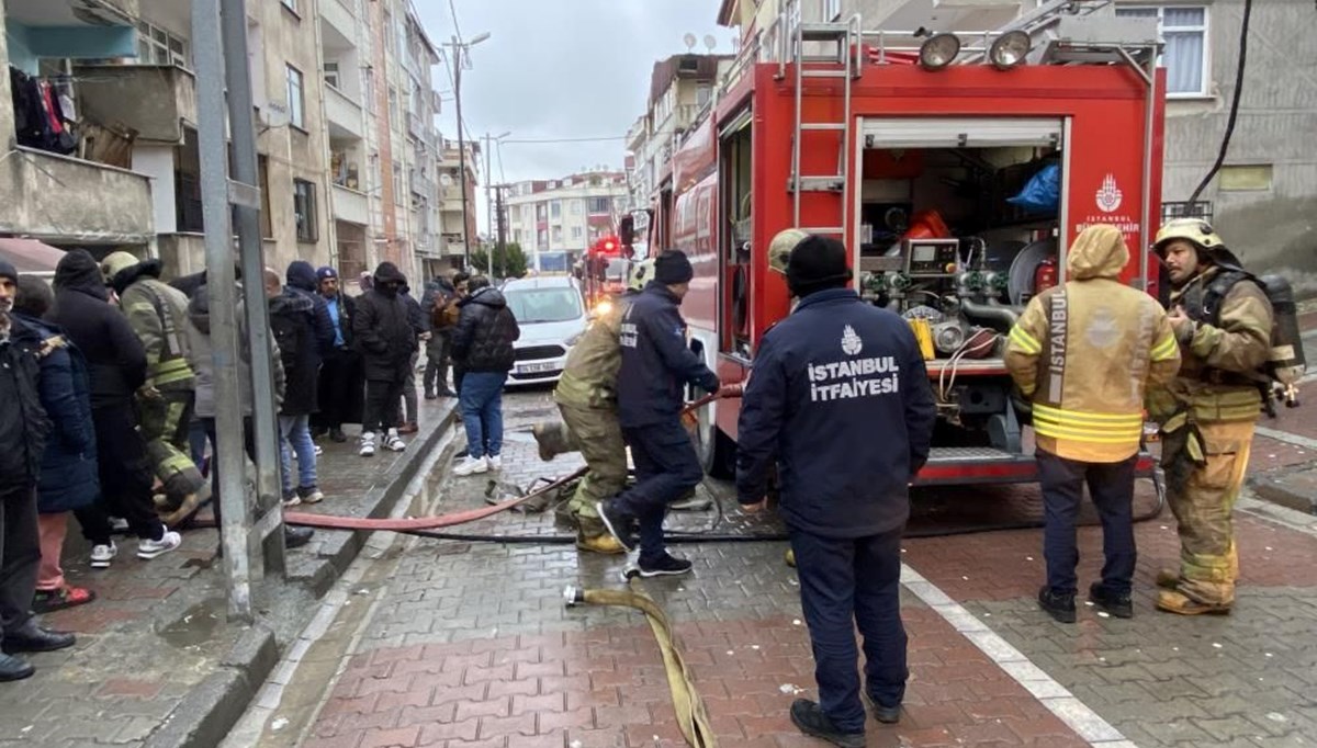 İstanbul’da 6 katlı binada yangın paniği: Anne ve kızı hastaneye kaldırıldı