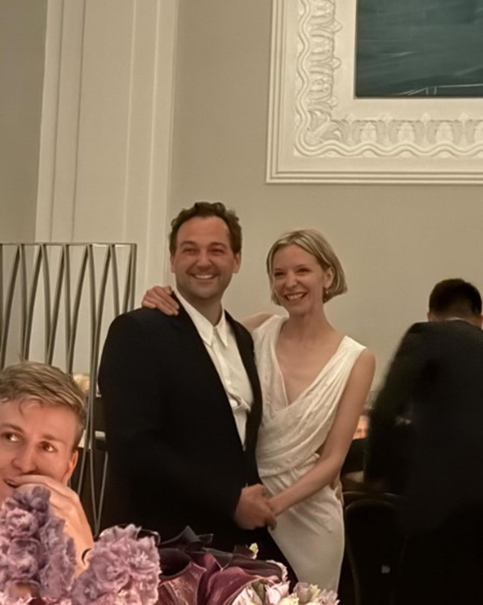Succession dizisinin yıldızı Annabelle Dexter-Jones evlendi - 2