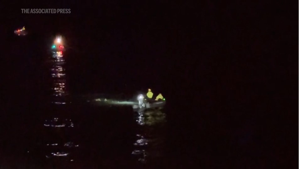 ABD'de bir uçak Pasifik Okyanusu'na düştü, 3 kişi öldü