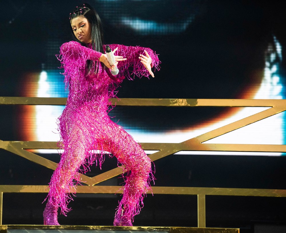 Cardi B, Up ile tarihe geçti - 5