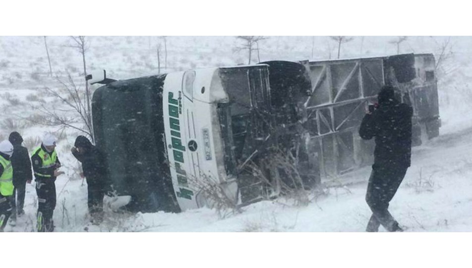 Konya'da yolcu otobüsü devrildi: 4 yaralı