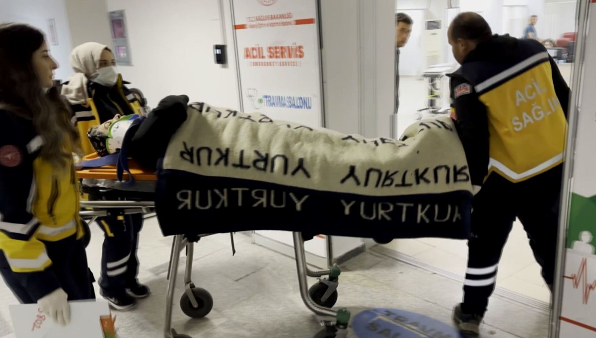 Sinir krizi geçiren eşinden korkan kadın camdan atladı Sinir krizi geçiren eşinden korkan kadın camdan atladı