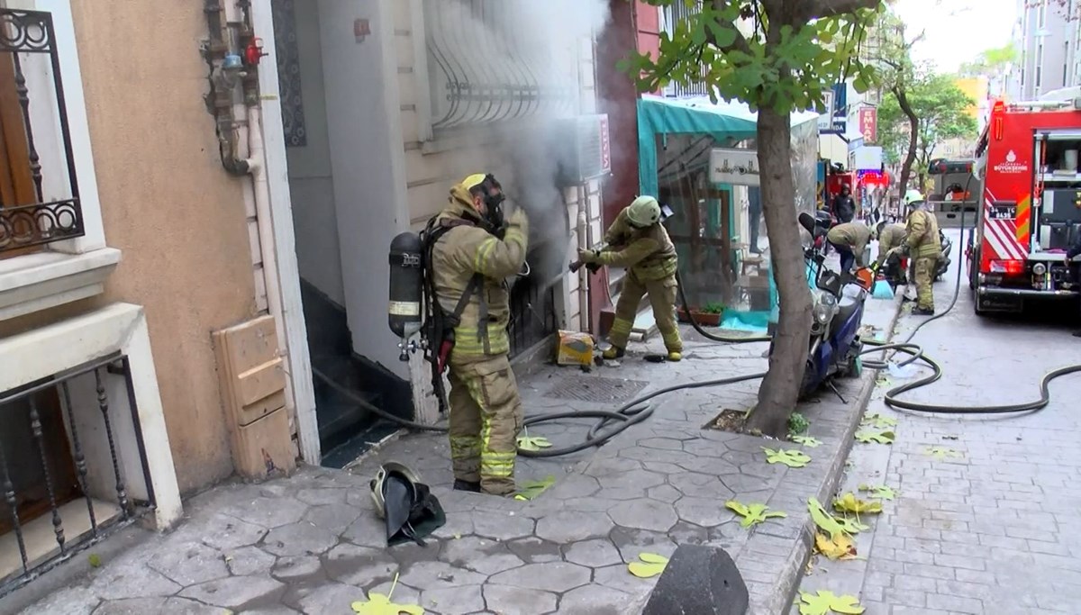 Cihangir’de apart otelde yangın paniği Cihangir’de apart otelde yangın paniği
