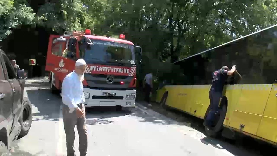 İETT otobüsü Sarıyer'de kaza yaptı - 1