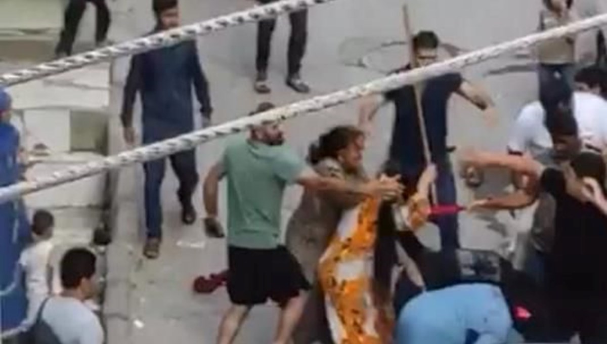Beyoğlu’nda satırlı sopalı kavga Beyoğlu’nda satırlı sopalı kavga
