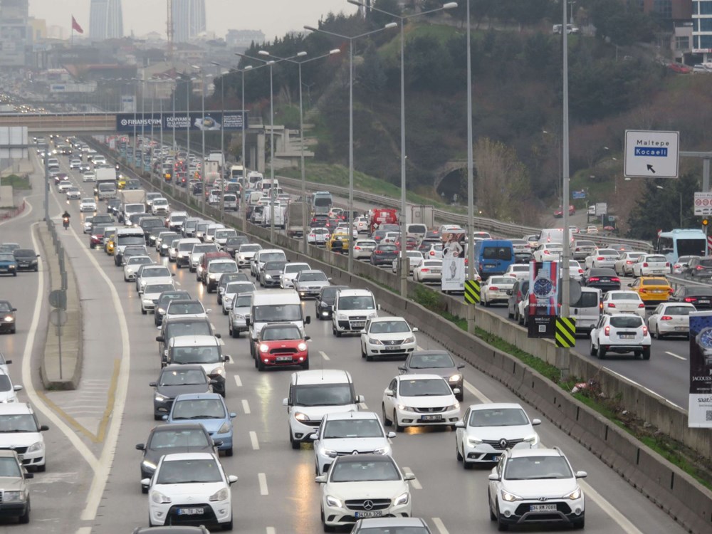 İstanbul'da hafta sonu kısıtlaması öncesi trafik yoğunluğu - 4