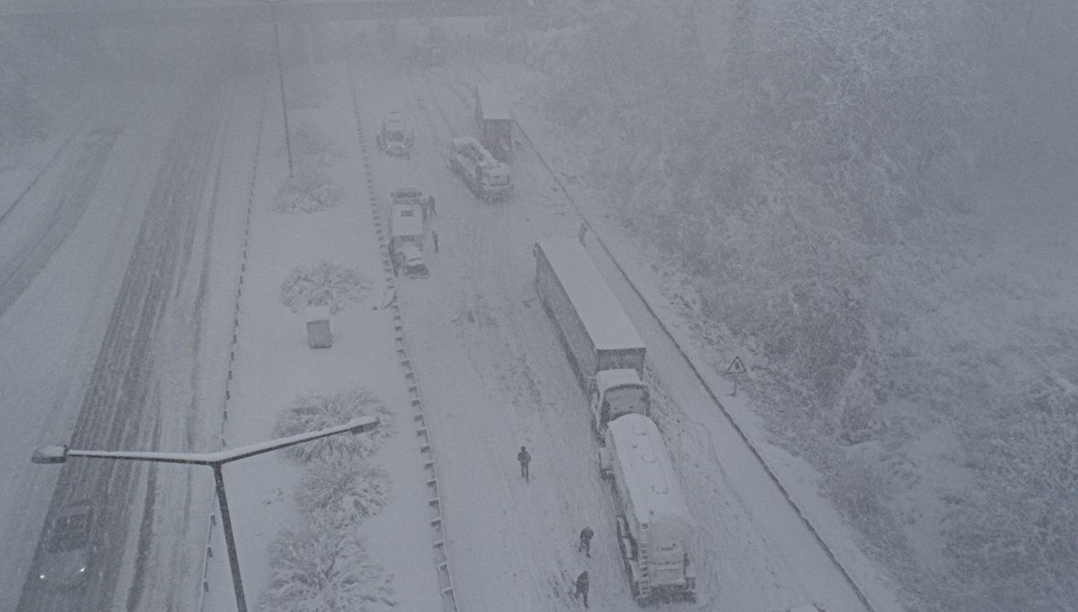 AFAD'dan uyarı: Zorunlu olmadıkça dışarı çıkmayın