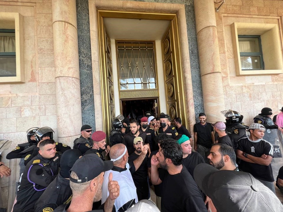 Irak'ta Sadr destekçileri geçtiğimiz günlerde Cumhurbaşkanlığı ve Hükümet Sarayı'nı bastı.