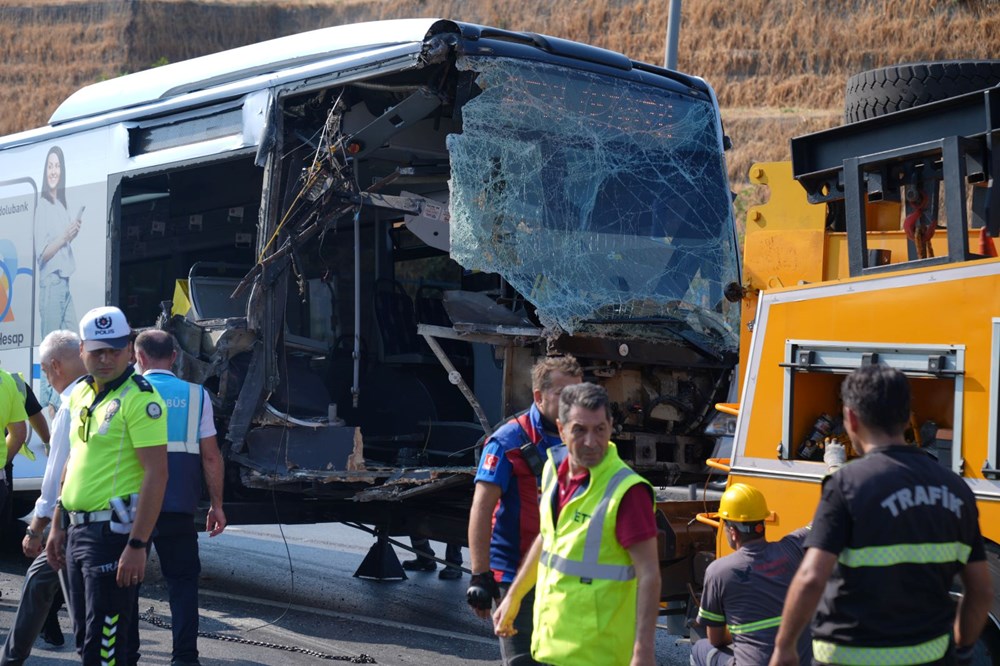 SON DAKİKA HABERİ: Küçükçekmece'de metrobüs kazası: 1 ölü, 2'si ağır 50 yaralı - 13