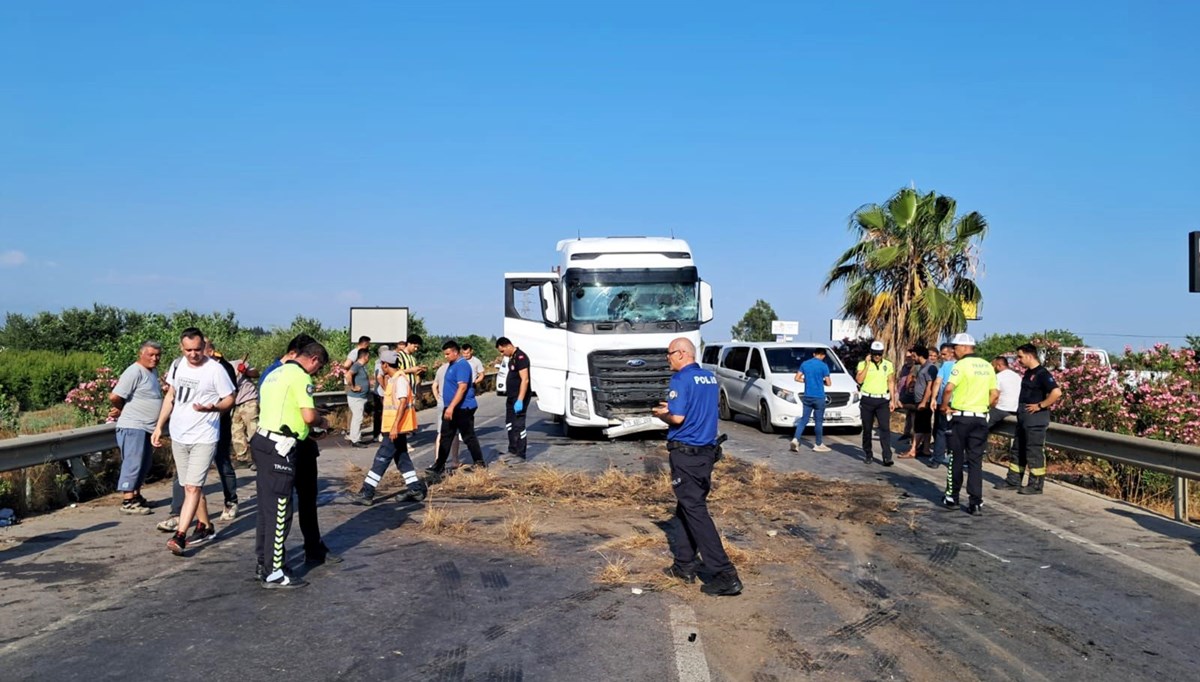 Antalya'da tur otobüsü zincirleme kazaya karıştı