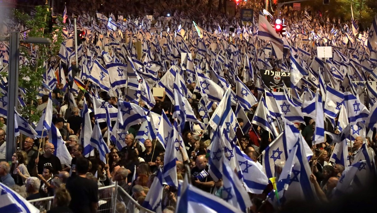 Onbinler meydanları doldurdu: İsrail'de protestolar sürüyor Onbinler meydanları doldurdu: İsrail'de protestolar sürüyor
