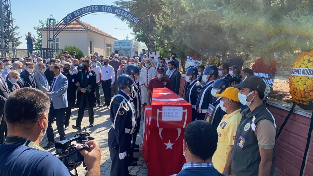 Manavgat'taki yangında ölen orman işçisi babasını cübbesiyle uğurladı - 14