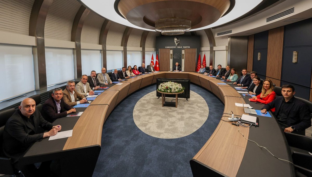 CHP'de tüm MYK üyeleri istifalarını sundu CHP'de tüm MYK üyeleri istifalarını sundu