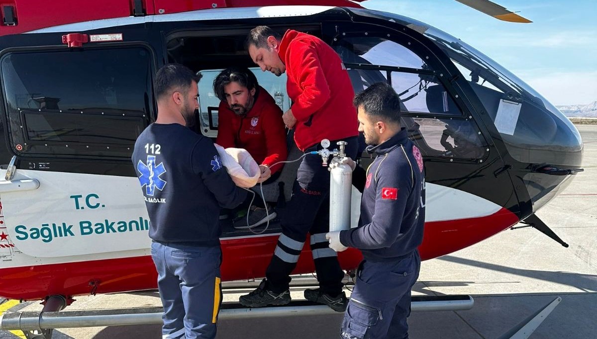Ambulans helikopter 2,5 aylık Adem için havalandı Ambulans helikopter 2,5 aylık Adem için havalandı