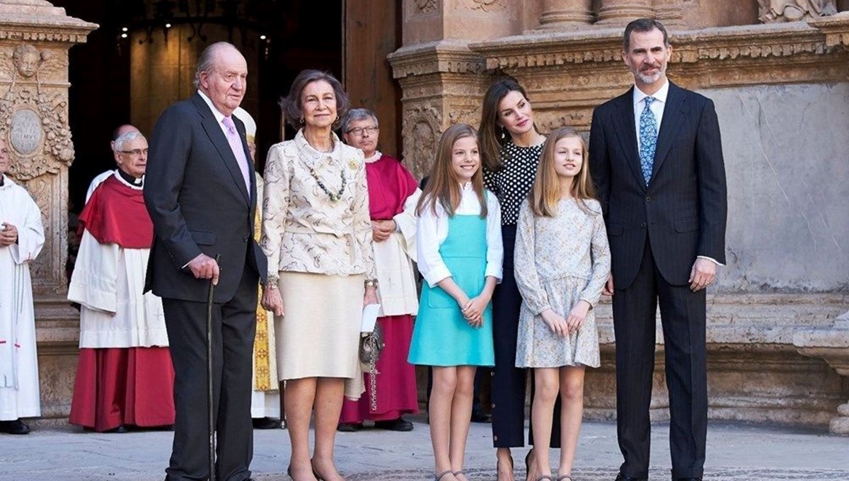 Yolsuzlukla suçlanan İspanya'nın eski kralı Juan Carlos ülkesine geri dönüyor