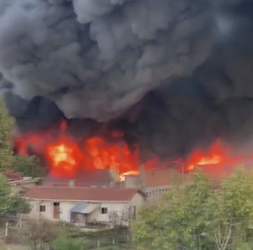 İstanbul'da fabrika yangını - 1