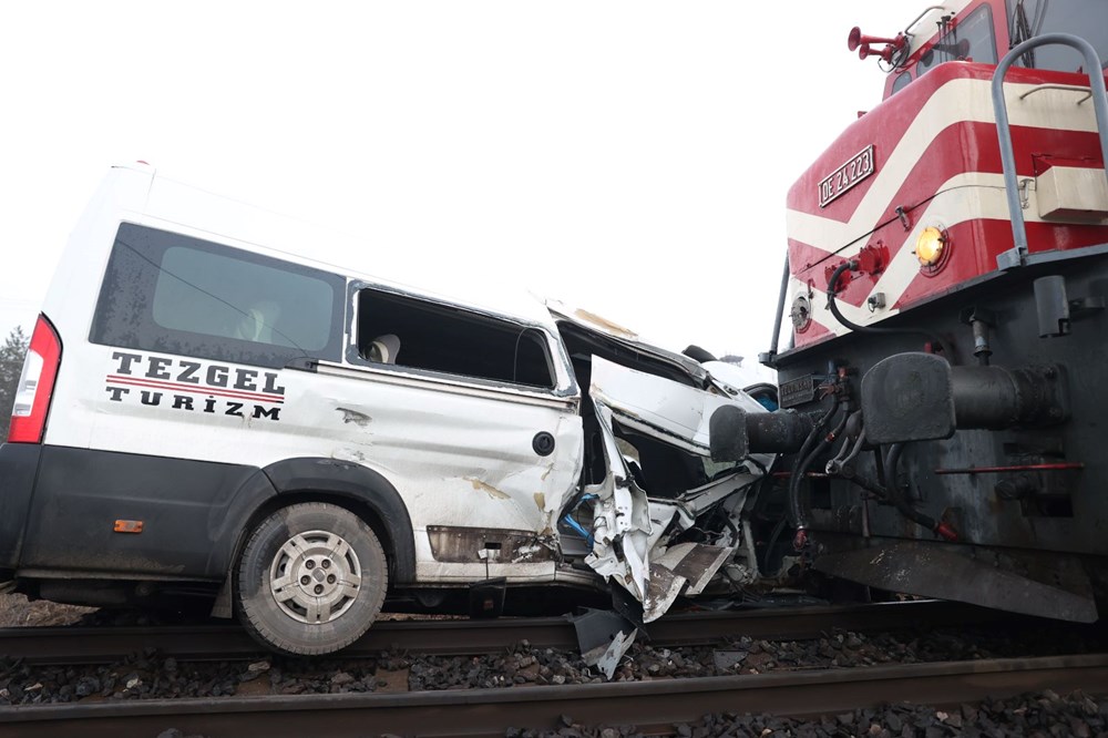 Kırklareli’nde fabrika servisine tren çarptı: İki yaralı - 4