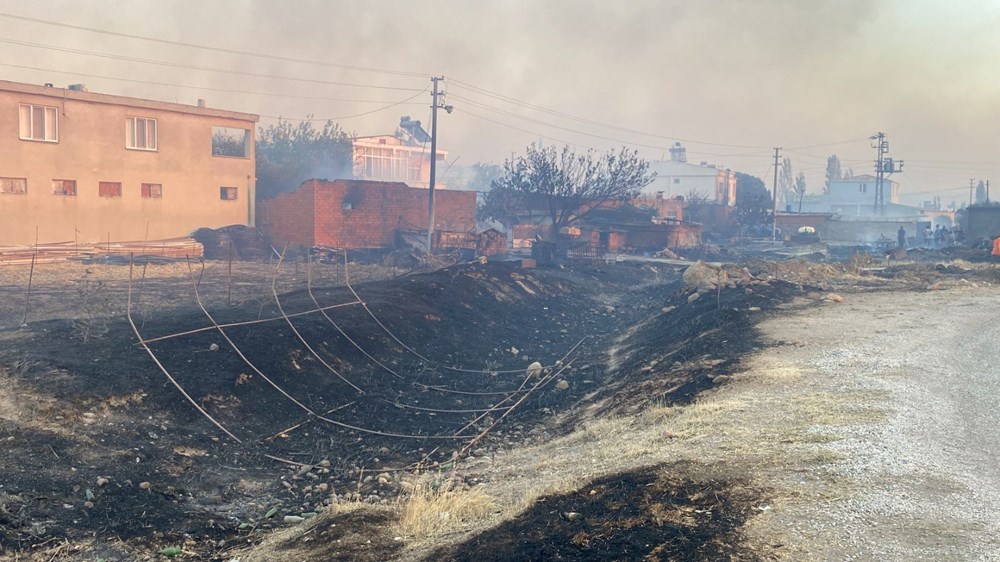 Çanakkale'deki orman yangınında tarihi mezarlar zarar gördü - 10