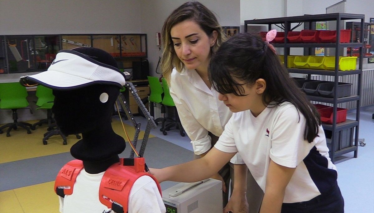 9 yaşındaki Ela ‘ALS Yaşam Destek’ projesi ile dereceye girdi