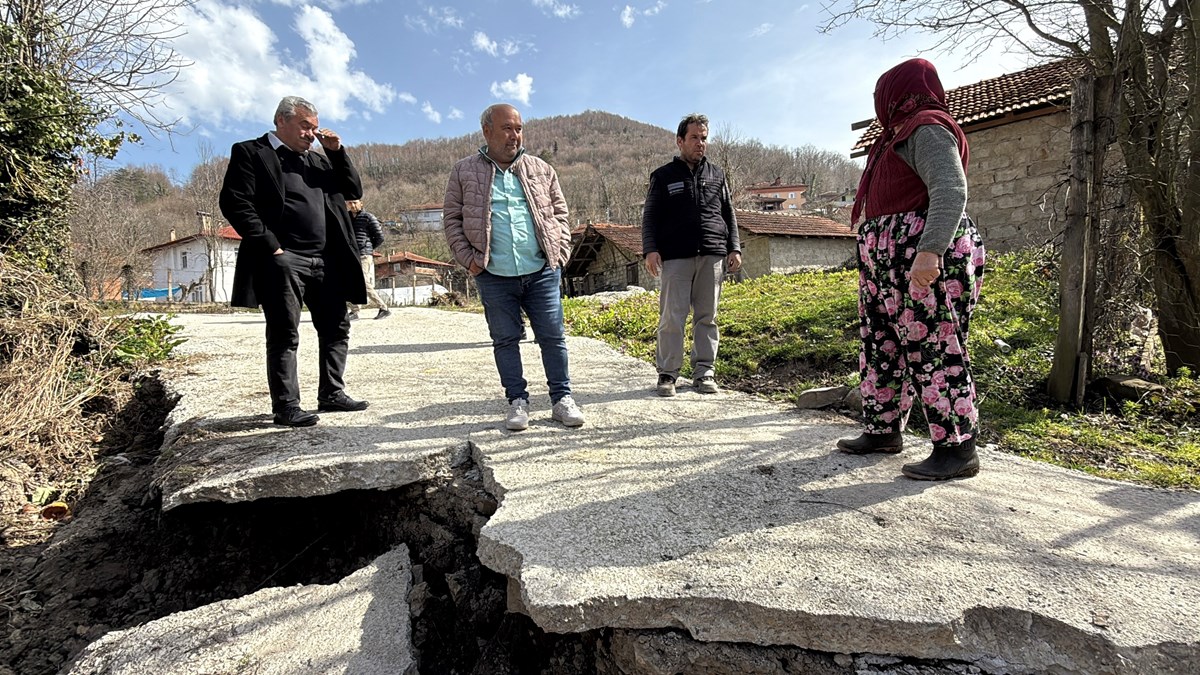 İl Afet ve Acil Durum Müdürlüğü (AFAD) ekipleri mahalleye gelip inceleme yaptı.