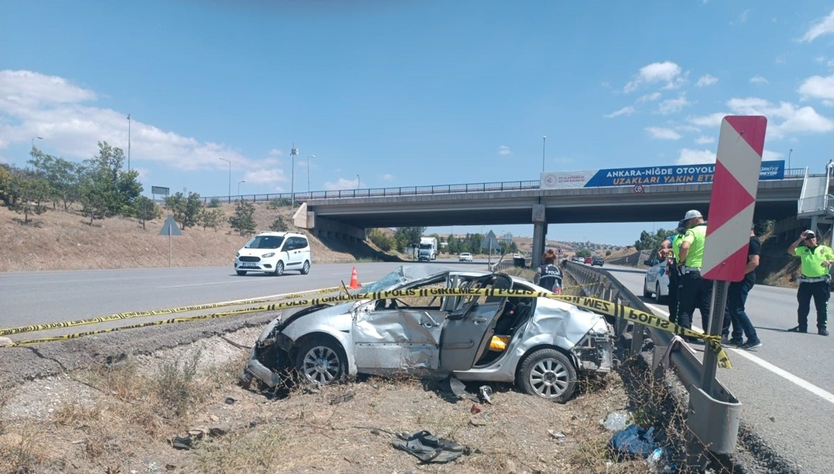 Otomobil takla attı! Aynı aileden 1 kişi öldü, 3 kişi yaralandı Otomobil takla attı! Aynı aileden 1 kişi öldü, 3 kişi yaralandı