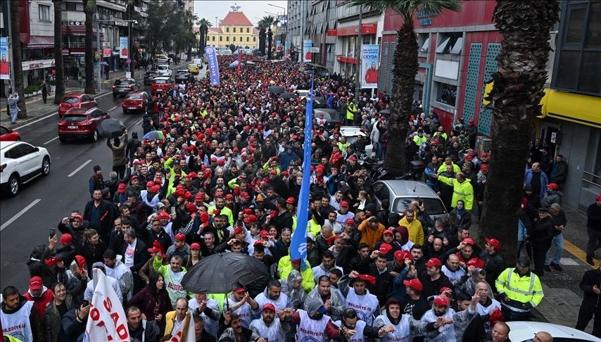 İzmir’de maaş tartışması | Büyükşehir Belediyesi: En düşük 113 bin lira maaş talep ediliyor