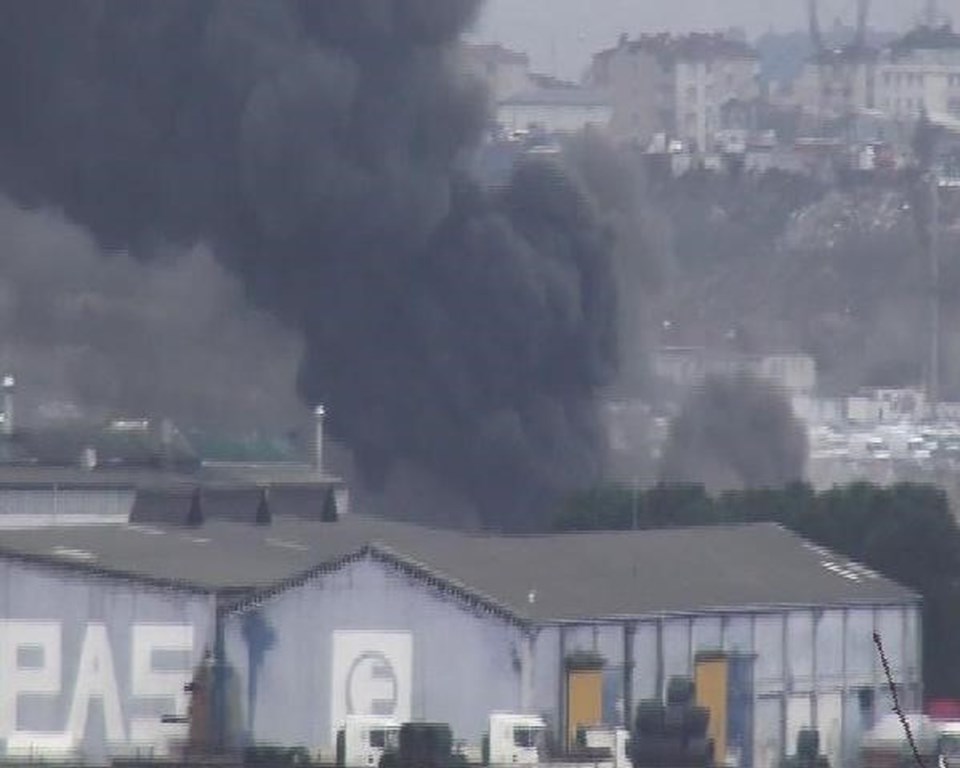 Sancaktepe'de fabrikada yangın - 1