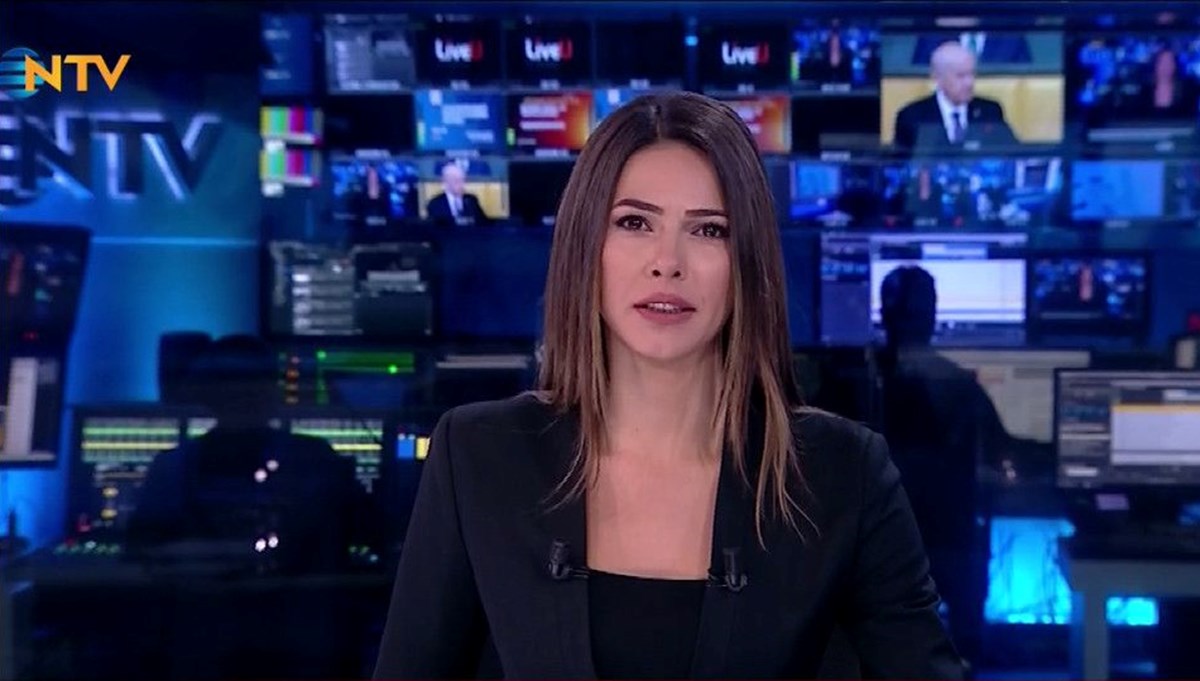 NTV spikeri Buse Yıldırım depreme canlı yayında yakalandı NTV spikeri Buse Yıldırım depreme canlı yayında yakalandı