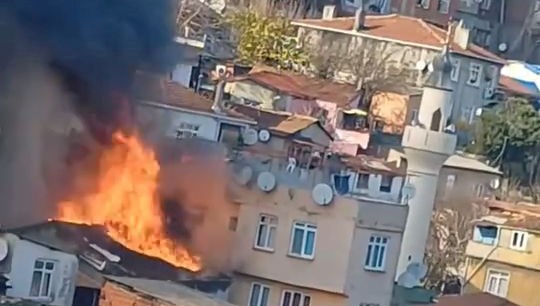 Beyoğlu'nda gecekondu yangını