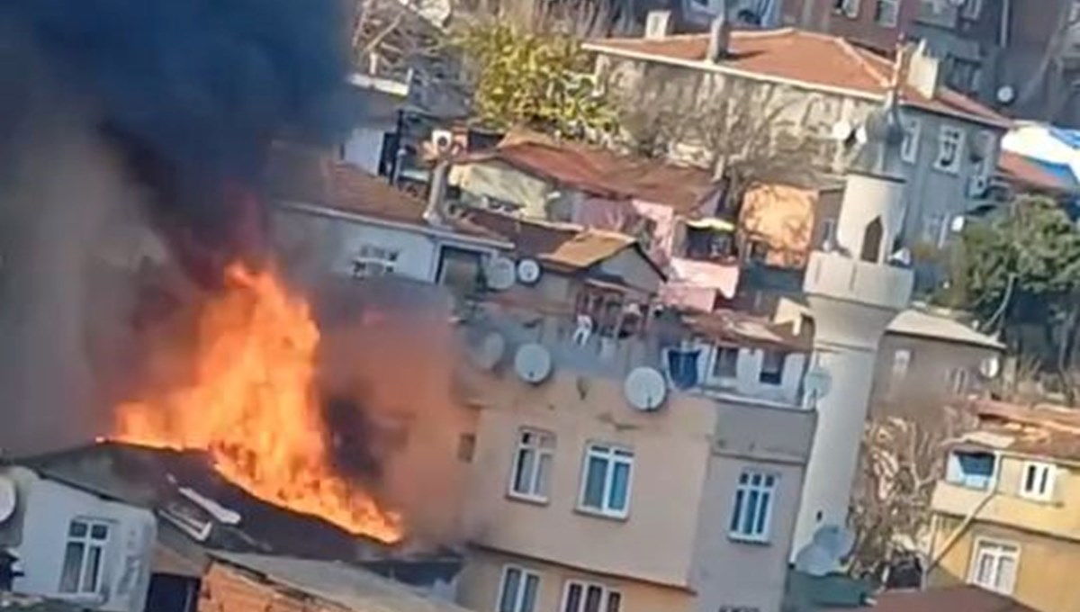 Beyoğlu'nda gecekondu yangını Beyoğlu'nda gecekondu yangını